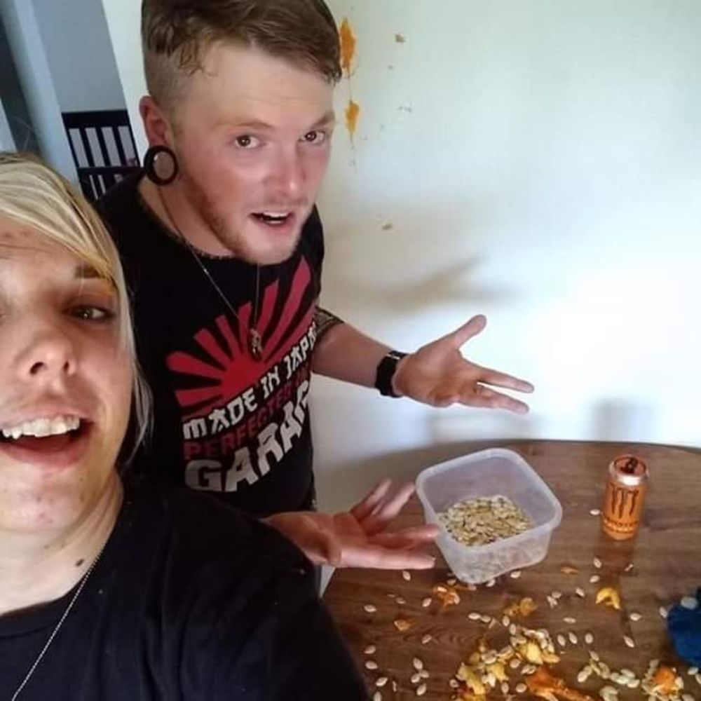 Meet your Posher, Dom